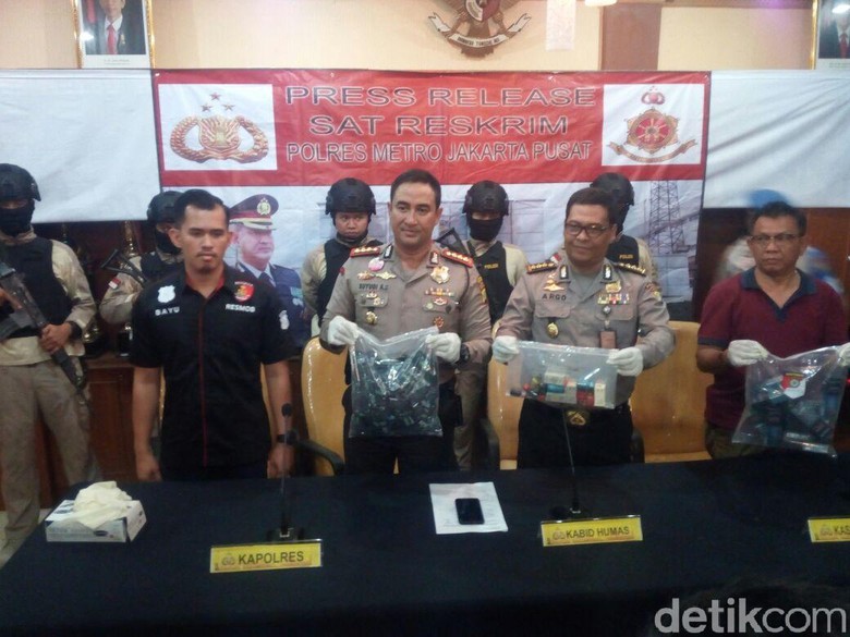 51 Pria Diduga Gay Diamankan, Polisi Sita 13 Alat Perangsang