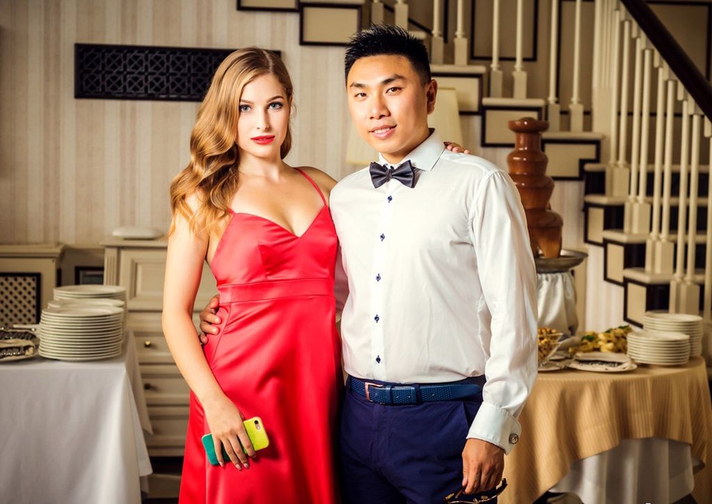 Sosok Pria China Penakluk Wanita Cantik Ukraina