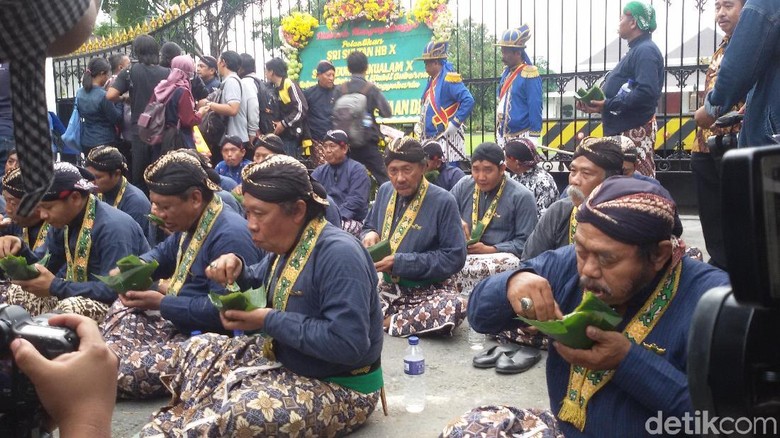 Sultan HB X Dilantik Jadi Gubernur, Sejumlah Warga Yogya Tumpengan