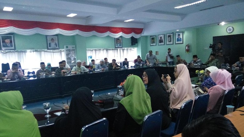 Heboh Vaksin MR, Halal-kah Kata MUI?