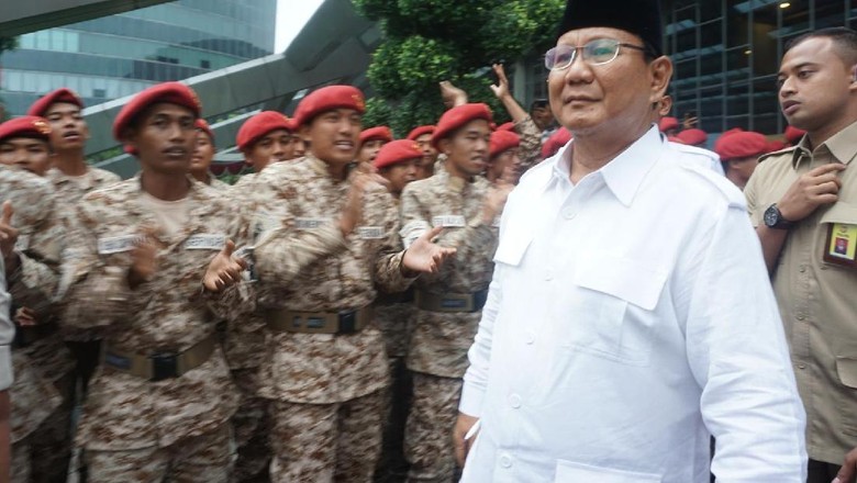 Tinggalkan Lokasi Acara Temu Kader, Prabowo Disapa 'Pak Presiden'