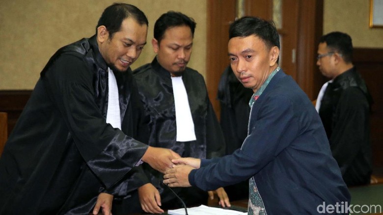 Samarkan Uang Haram, Eks Auditor BPK Beli Mercy untuk Istri