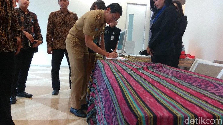 Sayembara Sandiaga Mencari Sepatu