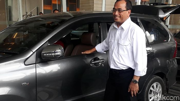 Menhub Kaji Aplikator Taksi Online Jadi Perusahaan Transportasi