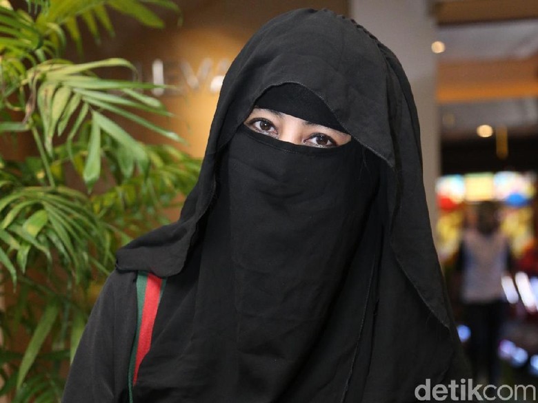 Pedagang di Mekkah Punya Kaus Gambar Prabowo, Ummi Pipik: Masyaallah