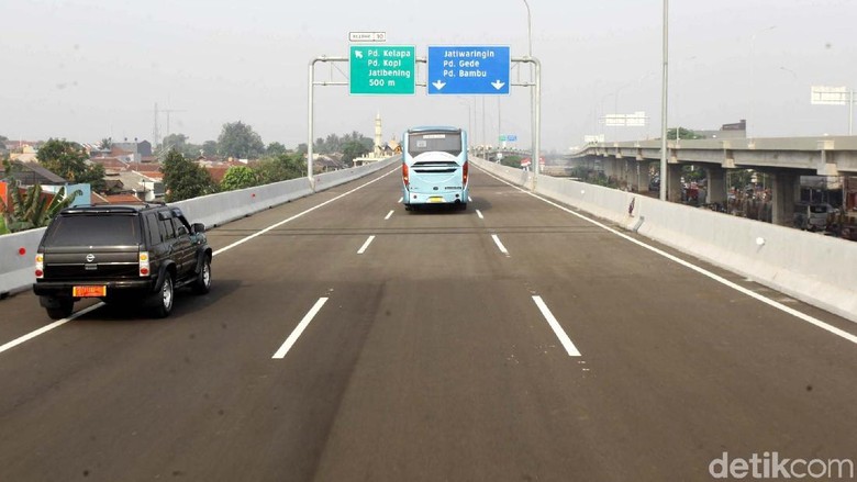usai-diresmikan-jokowi-tol-becakayu-langsung-dijual