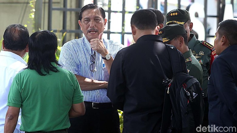 Luhut: Saya Ingin Lihat Kalau Fahri Nikahkan Putrinya Gimana