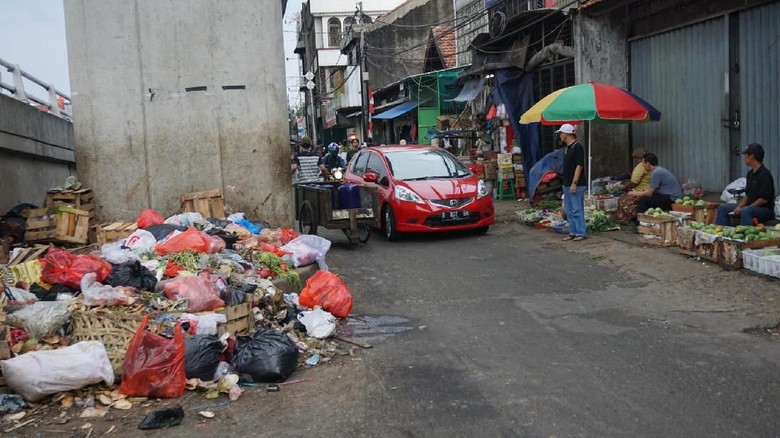 Before-After Sampah Busuk di Flyover Kebayoran Lama Jadi Taman