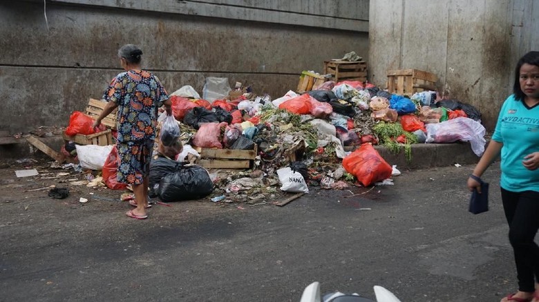 Before-After Sampah Busuk di Flyover Kebayoran Lama Jadi Taman