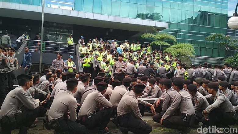 Sama seperti Sidang Putusan Ahok, Sidang Putusan Buni yani Pun Pakai Massa