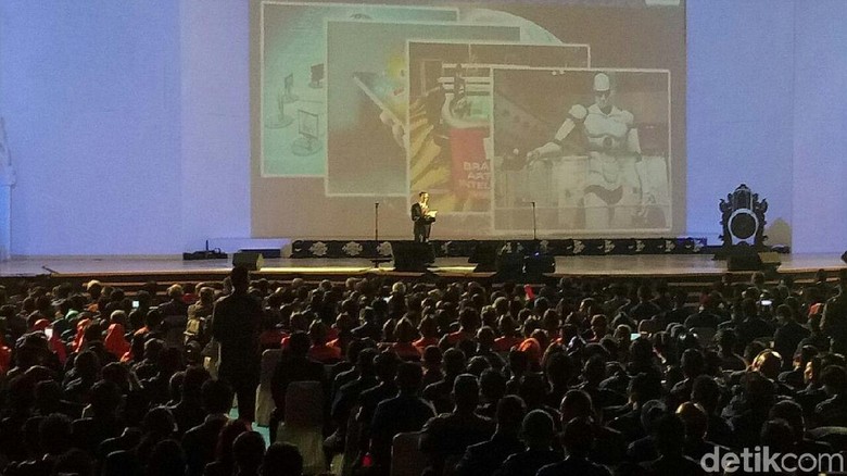 Jokowi ke NasDem: Parpolnya Surya Paloh Jalannya Cepat Banget!