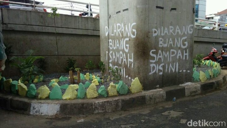 Before-After Sampah Busuk di Flyover Kebayoran Lama Jadi Taman