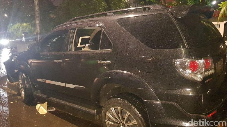 Mobil Setya Novanto Tabrak Tiang di Kanan, Pecah Kaca di Kiri