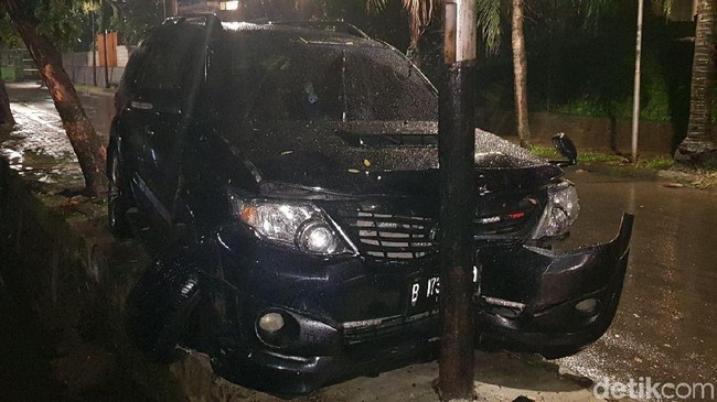 Jakarta - KPK mencermati fakta yang terjadi di balik kabar kecelakaan yang dialami Se