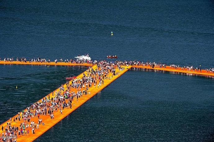 Trotoar Terapung ini Panjangnya 3 km ? Ini Penampakannya Gan