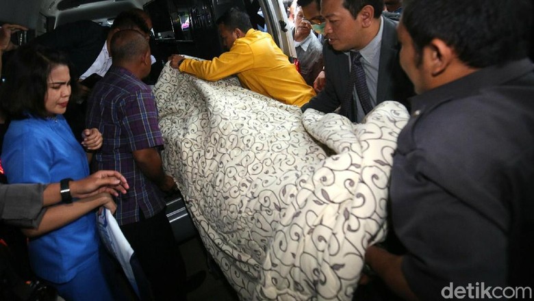 Berita Foto : Penampakan Setya Novanto Saat Tiba di RSCM