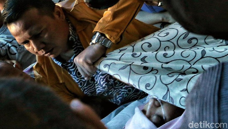 Berita Foto : Penampakan Setya Novanto Saat Tiba di RSCM