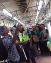 Penumpang Commuter Line Heboh, Ada Ular di Gerbong Kereta!