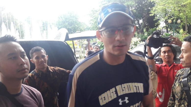 Mau Berenang di Danau Sunter, Sandiaga Diingatkan Ibunda soal Ular