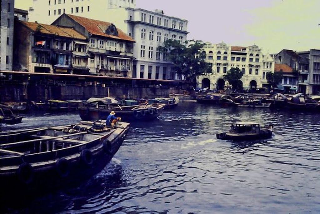 Mengejutkan! Foto Warna Singapura Kala Masih Negara Miskin