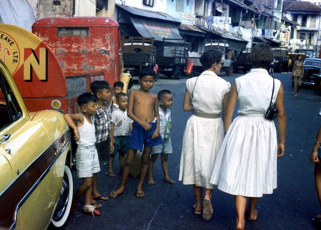 Mengejutkan! Foto Warna Singapura Kala Masih Negara Miskin