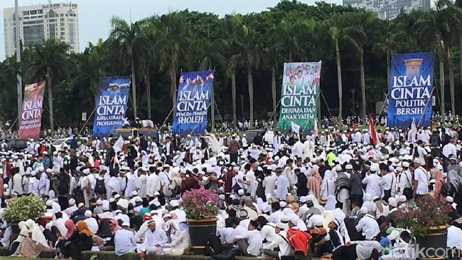 Reuni di Monas,Alumni 212 Kritik Keras Pemerintahan Jokowi