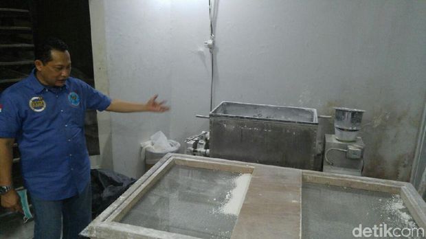 Buwas Tunjukkan Isi Pabrik PCC yang Bisa Produksi 9 Juta Pil Per Hari