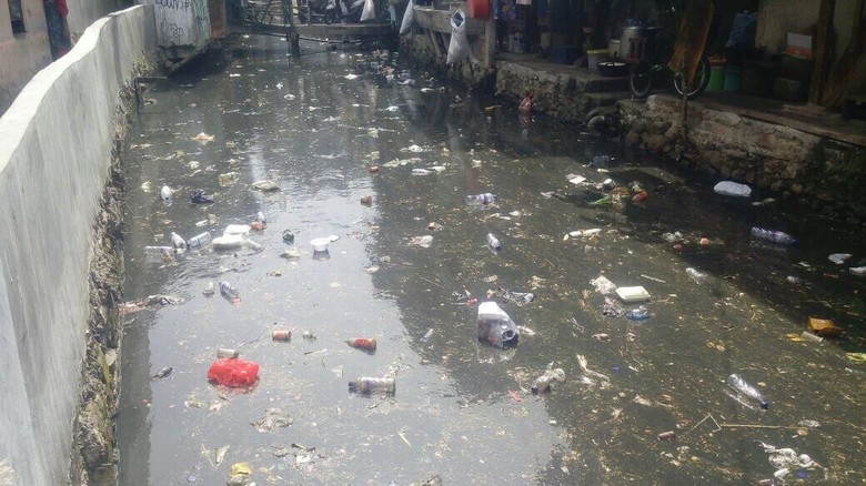 before-after-kali-jati-bunder-yang-dibersihkan-pasukan-oranye
