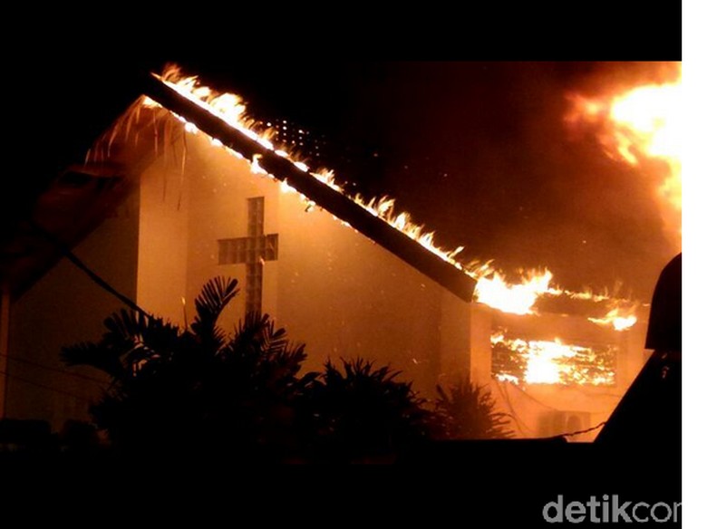 Kebakaran di Pasar Gembrong Lama, 20 Kios dan 1 Gereja Terbakar