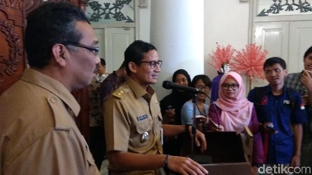 Sandiaga Kaget Ada Mimbar di Balairung Balai Kota
