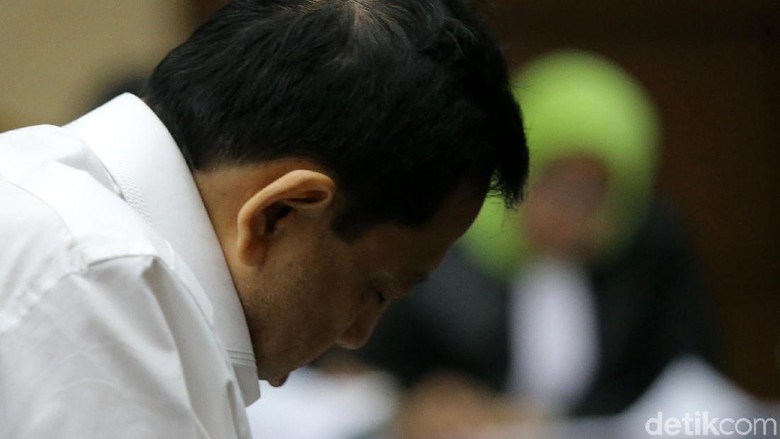 Tingkah Novanto di Sidang Sebelum Vonis: Tidur hingga Menangis