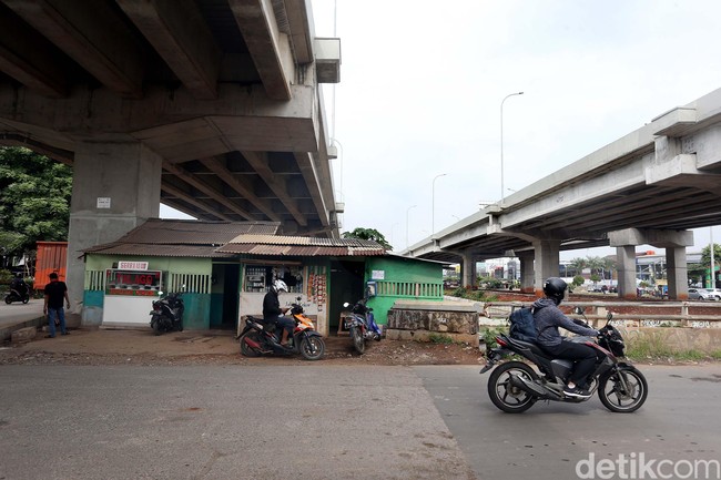 Kolong Tol Becakayu Mulai Ramai PKL