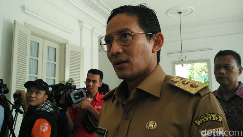 Sandi Tantang Dirut TransJ Tak Dapat Subsidi di 2019