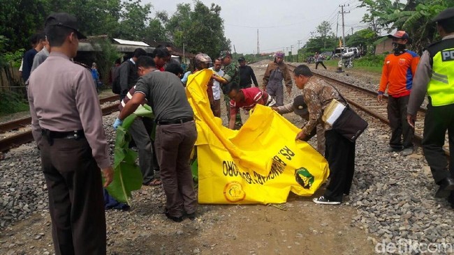 Cerai dengan Istri, Pria di Bojonegoro Bunuh Diri Tabrak Kereta Api