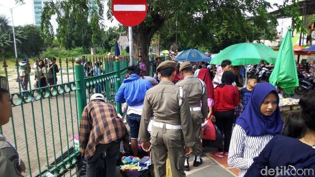 PKL Tanah Abang Protes: Tenda Justru Diisi Pemilik Kios