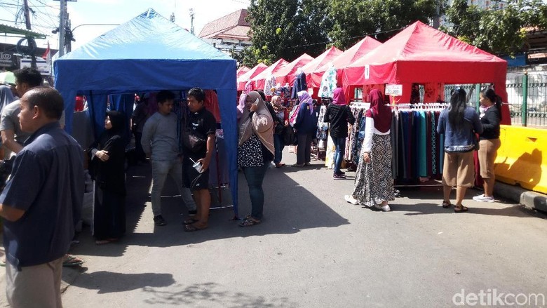 Tenda PKL Tanah Abang Mulai Berhadapan
