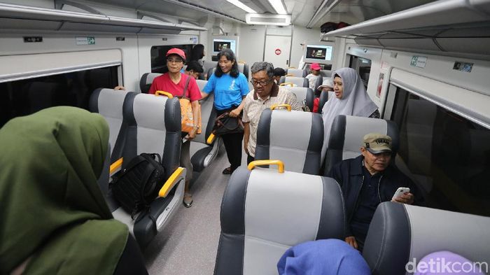 sementara-penumpang-bisa-naik-ka-bandara-cukup-pakai-tarif-krl