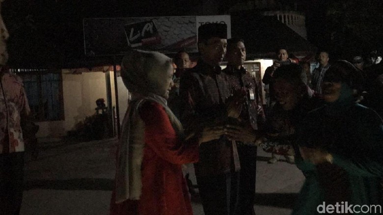 Gang Sempit yang Ditempuh Jokowi ke Pernikahan Anak Pawang Rusa