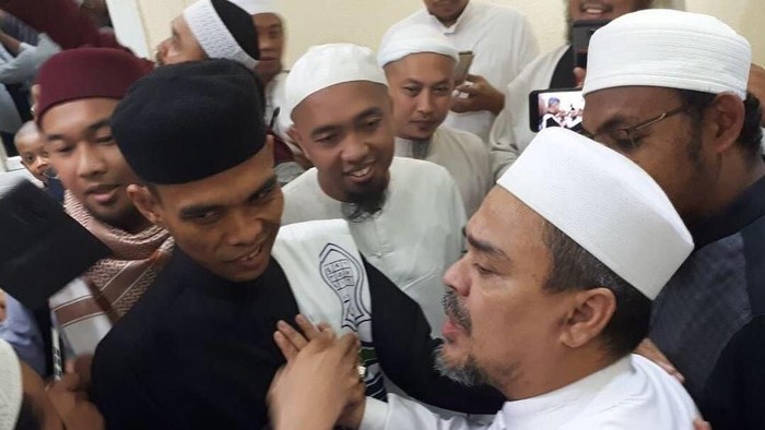 Di Megamendung Bogor, Habib Rizieq Bertemu Ustaz Abdul Somad