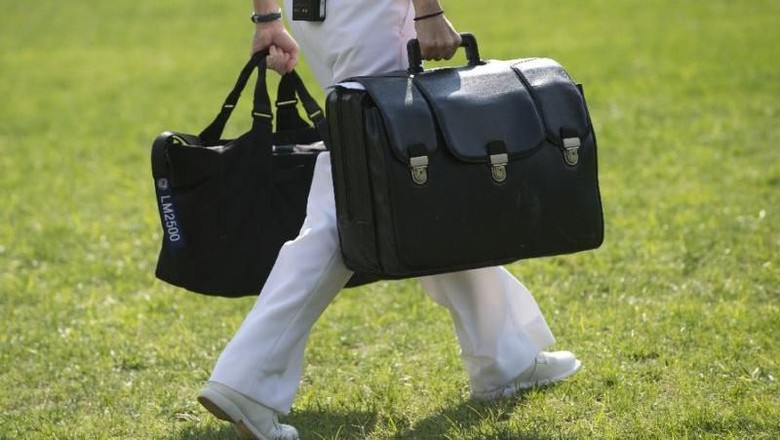 Nuclear Football "Tombol" Nuklir yang di bawa-bawa Presiden Amerika Serikat