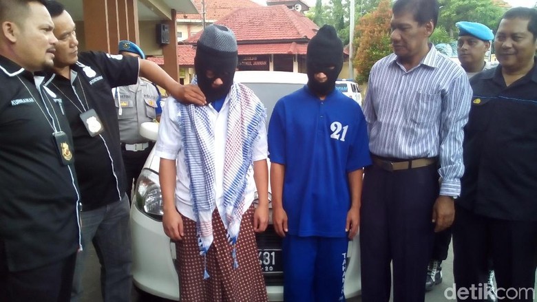 polisi-ciduk-2-penipu-yang-nyamar-jadi-ustaz-di-kudus