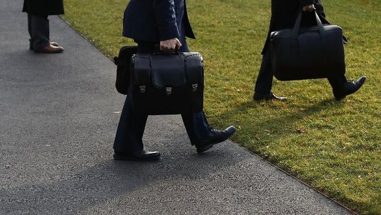 Nuclear Football &quot;Tombol&quot; Nuklir yang di bawa-bawa Presiden Amerika Serikat