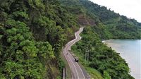 Aihh! Cantiknya Jalan Trans Papua Meliuk-liuk di Tepi Pantai