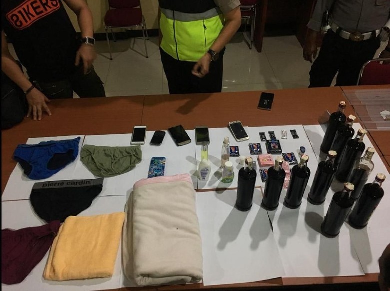 gerebek-pesta-gay-di-cianjur-polisi-sita-celana-dalam-dan-kondom