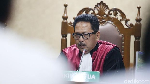 Ini Penjelasan Lengkap PN Jakpus Soal Hakim Foto Pose Pistol Dua Jari