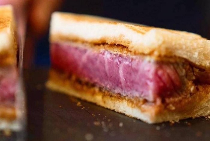 Pencinta Daging, Mau Cicip Sandwich Wagyu Seharga Rp 2,3 Juta Ini?