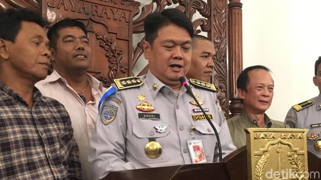 dishub-izinkan-15-angkot-ngetem-di-depan-stasiun-tanah-abang