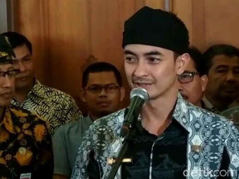 Zumi Zola, Tak Ditahan Pasca Diperiksa Lalu Nongol di Acara KPK