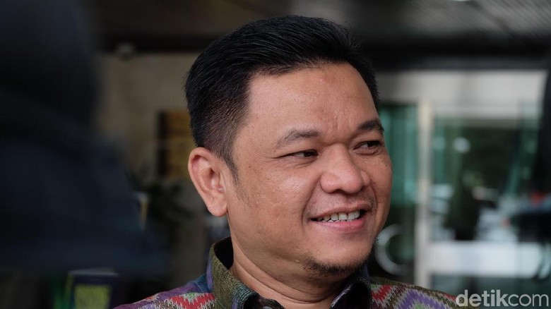 sandi-sebut-ekonomi-ri-jelek-di-2030-golkar-ungkit-ok-oce-dk