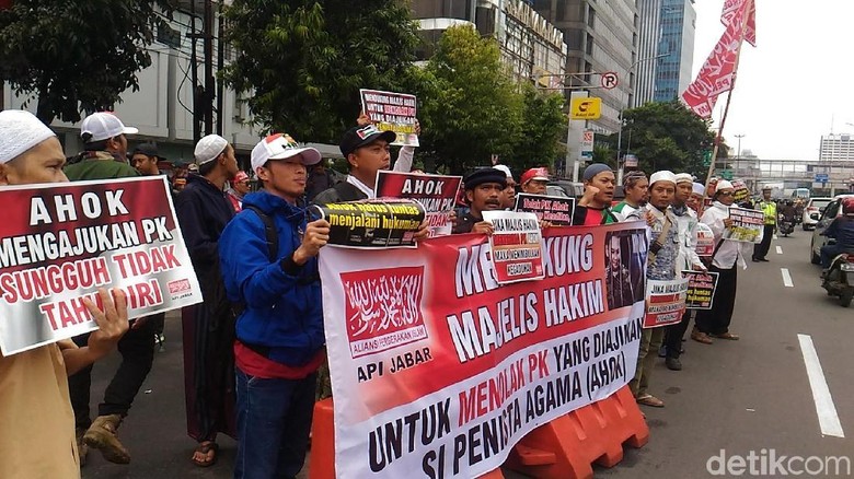Massa Kontra Ahok Mulai Berdatangan di Eks PN Jakpus